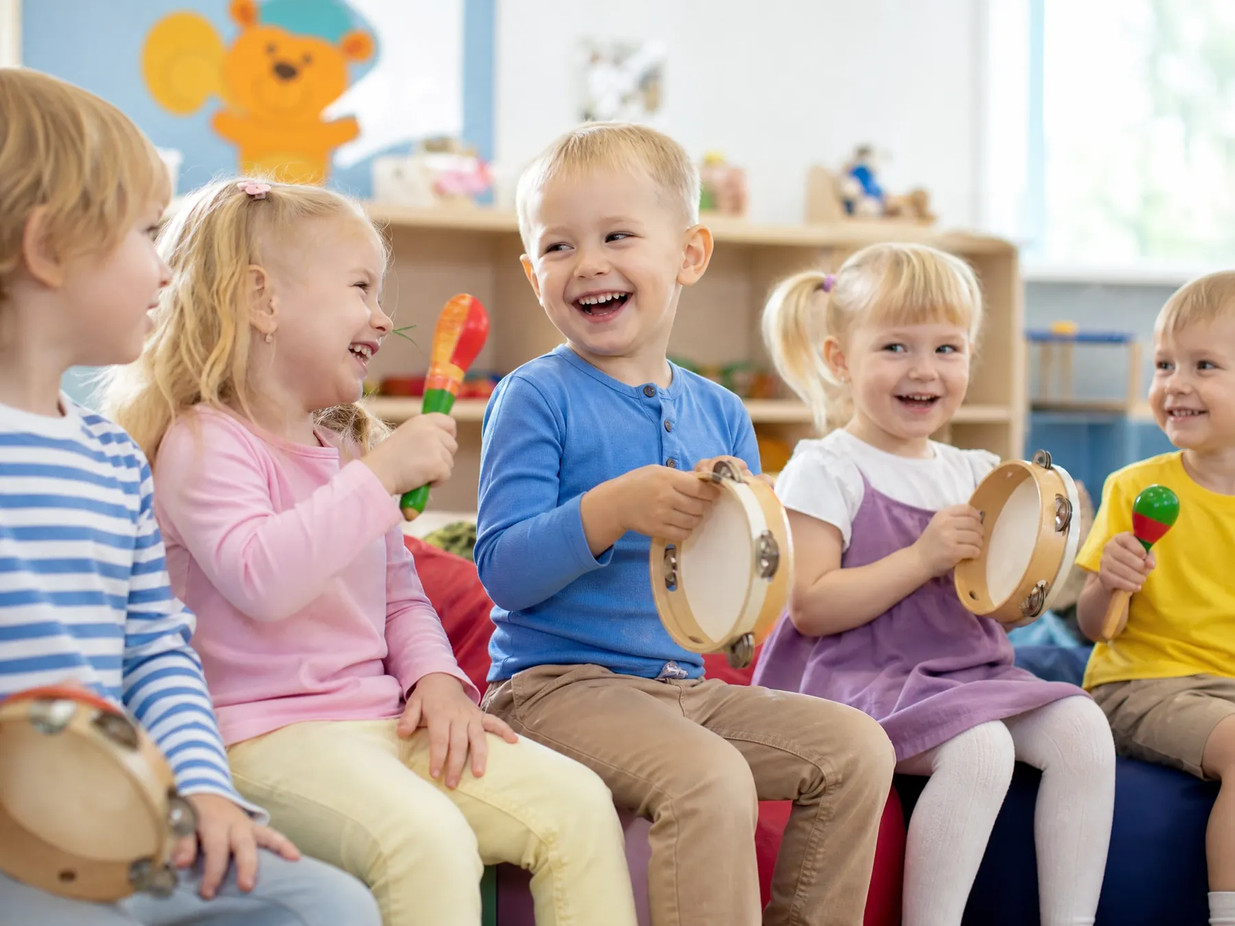 Dzieci budują relacje podczas zajęć — współpraca z Poradnią KID